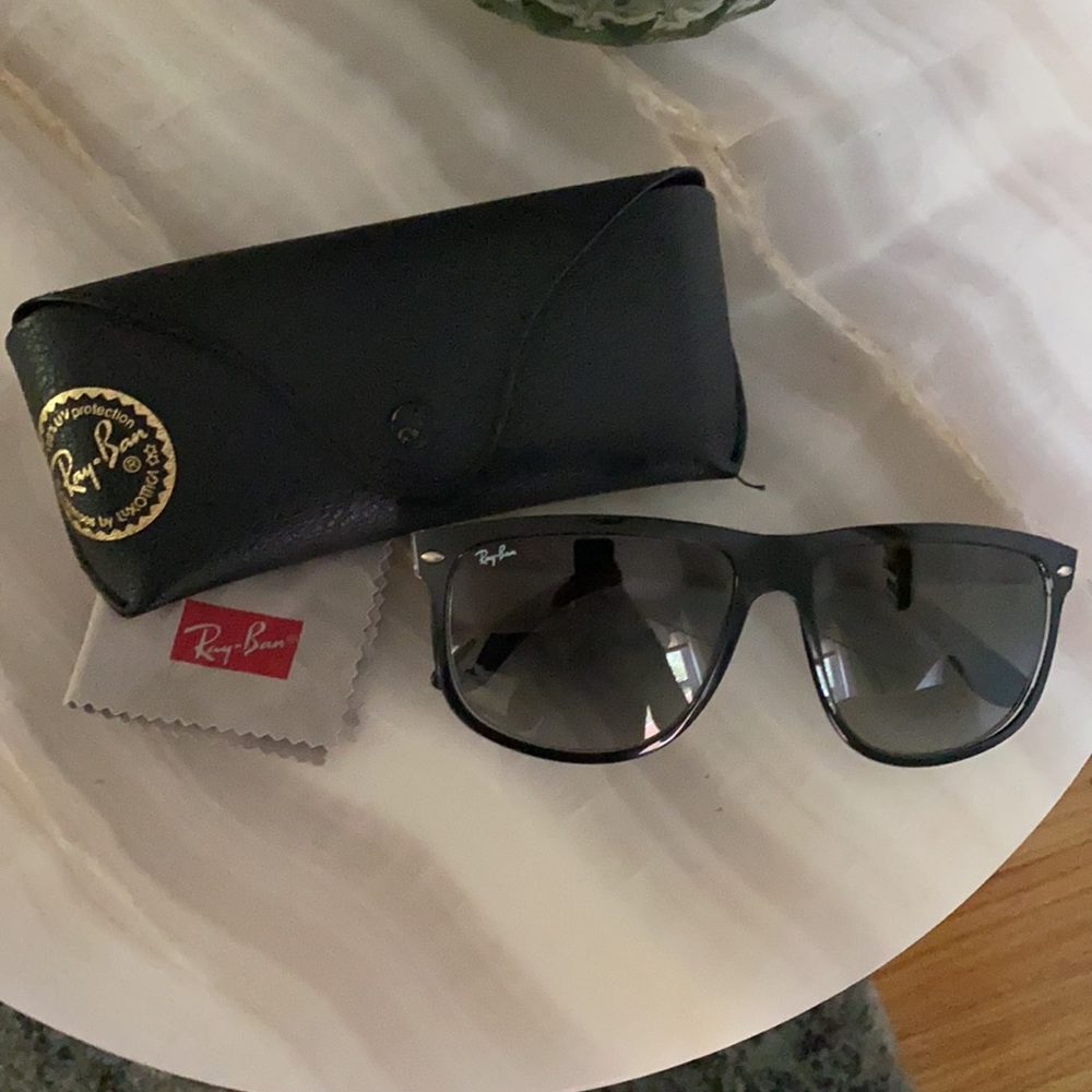 Ray-Ban 4147 “Boyfriend” Sunglasses. Black frame with light grey gradient